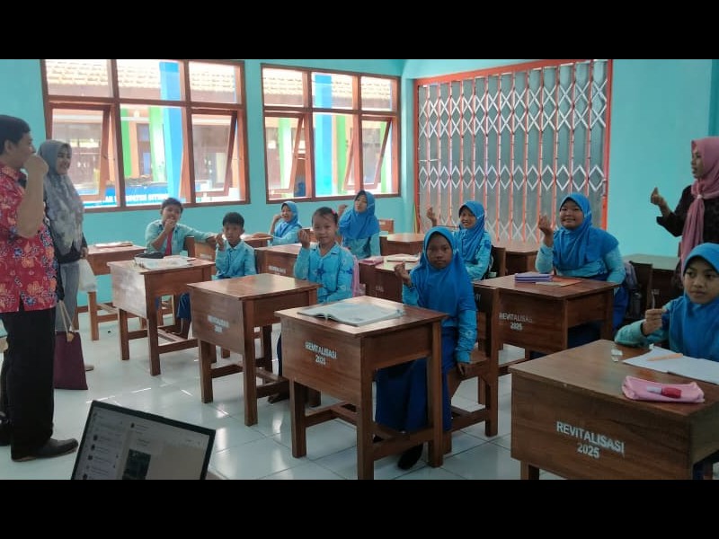 PEMBERIAN OBAT CACING PADA SISWA